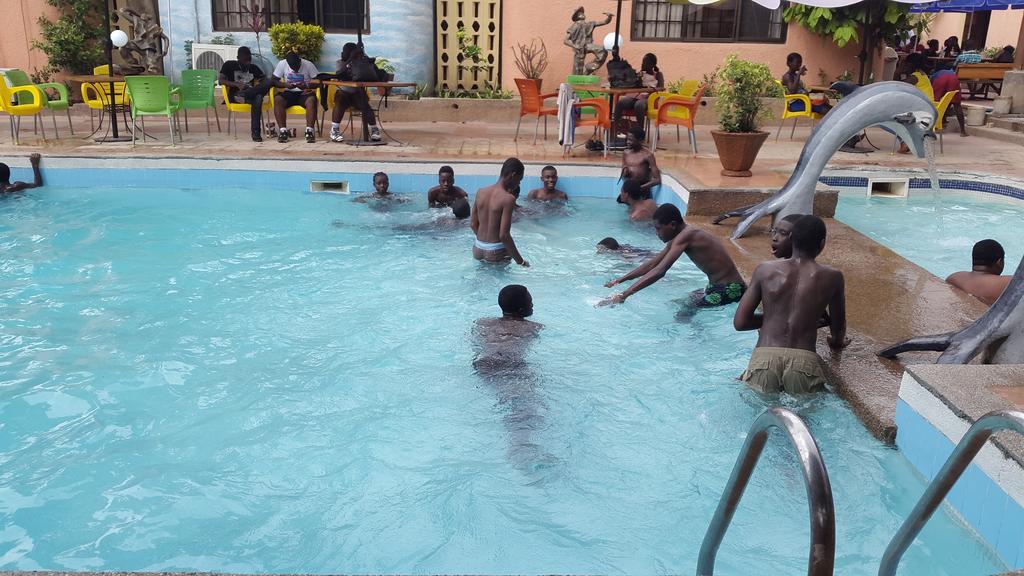Sir Max Hotel Kumasi Esterno foto